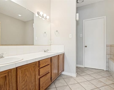3317 Devonshire Drive - Photo Thumbnail 7
