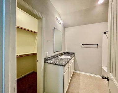 3115 N Hickory Street - Photo Thumbnail 9