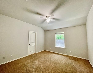 3115 N Hickory Street - Photo Thumbnail 8