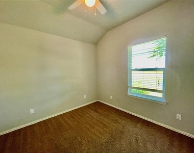3115 N Hickory Street - Photo Thumbnail 11