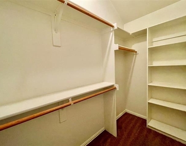 3115 N Hickory Street - Photo Thumbnail 12