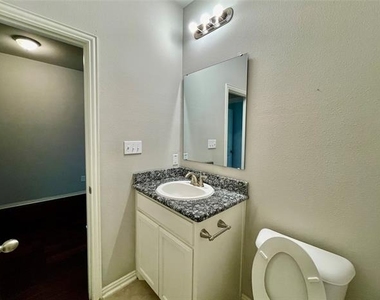 3115 N Hickory Street - Photo Thumbnail 5