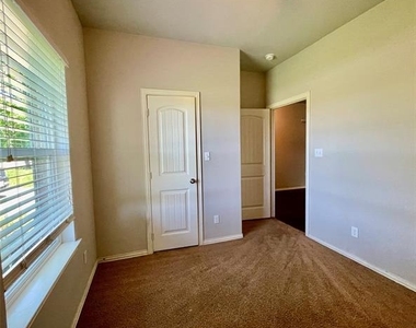 3115 N Hickory Street - Photo Thumbnail 3