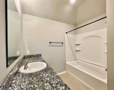 3115 N Hickory Street - Photo Thumbnail 10