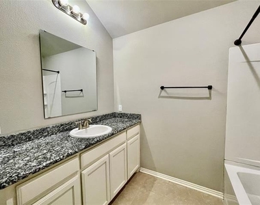 3115 N Hickory Street - Photo Thumbnail 14