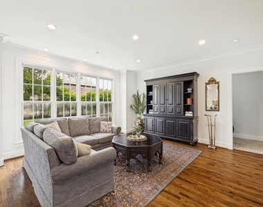 4352 Livingston Avenue - Photo Thumbnail 4