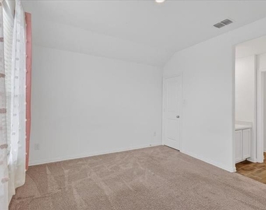 1501 Lake Grove Drive - Photo Thumbnail 3