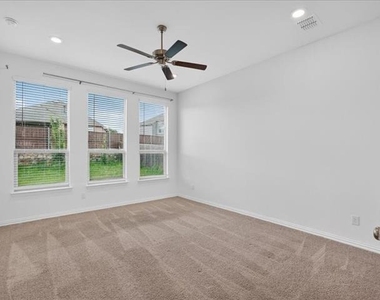 1501 Lake Grove Drive - Photo Thumbnail 17