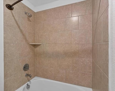 1501 Lake Grove Drive - Photo Thumbnail 5