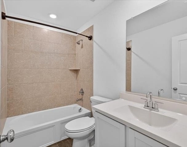 1501 Lake Grove Drive - Photo Thumbnail 9