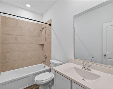 1501 Lake Grove Drive - Photo Thumbnail 14