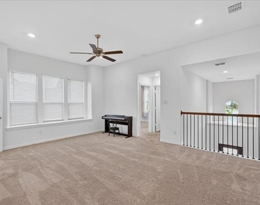 1501 Lake Grove Drive - Photo Thumbnail 11