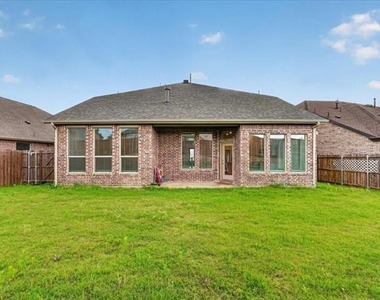 1501 Lake Grove Drive - Photo Thumbnail 19