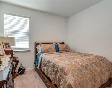 8424 Gray Squirrel Lane - Photo Thumbnail 10