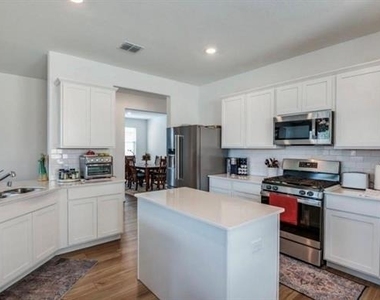 8424 Gray Squirrel Lane - Photo Thumbnail 7