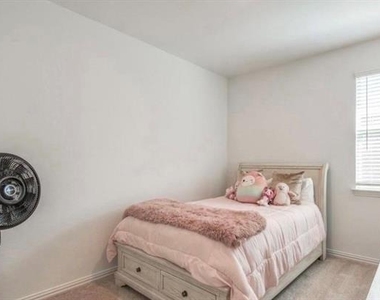 8424 Gray Squirrel Lane - Photo Thumbnail 16
