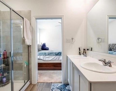 8424 Gray Squirrel Lane - Photo Thumbnail 14