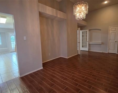 1268 Topeka Drive - Photo Thumbnail 9