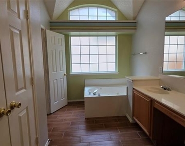 1268 Topeka Drive - Photo Thumbnail 16