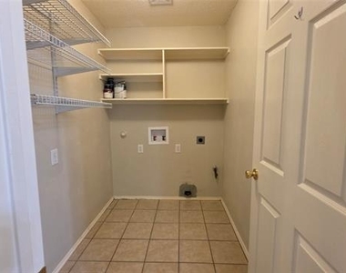 1268 Topeka Drive - Photo Thumbnail 29