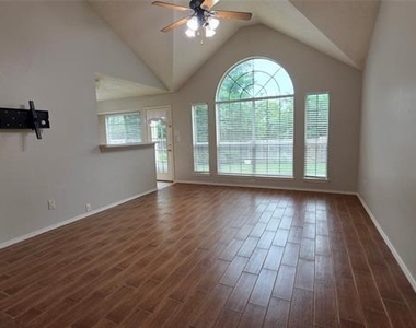 1268 Topeka Drive - Photo Thumbnail 3