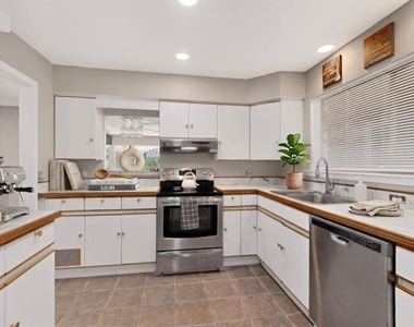 7812 Royal Lane - Photo Thumbnail 3