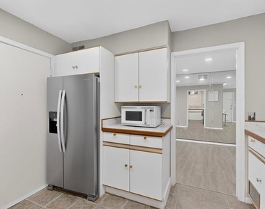 7812 Royal Lane - Photo Thumbnail 13