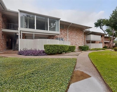 7812 Royal Lane - Photo Thumbnail 5