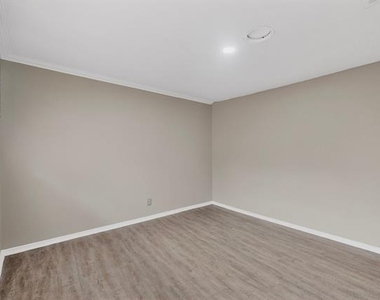 7812 Royal Lane - Photo Thumbnail 27
