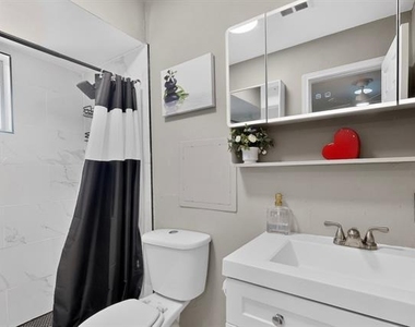 7812 Royal Lane - Photo Thumbnail 17