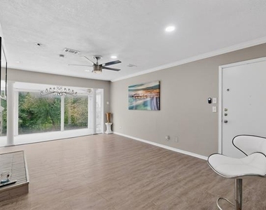 7812 Royal Lane - Photo Thumbnail 8