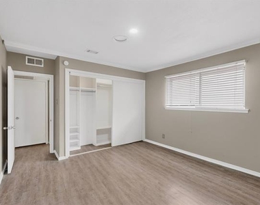 7812 Royal Lane - Photo Thumbnail 25