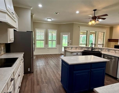 102 Aledo Pointe Drive - Photo Thumbnail 9