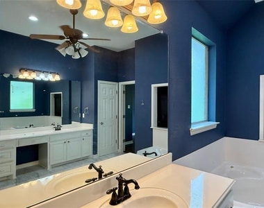102 Aledo Pointe Drive - Photo Thumbnail 19