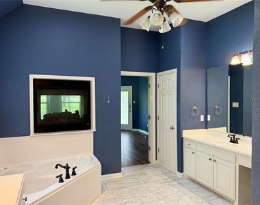 102 Aledo Pointe Drive - Photo Thumbnail 17