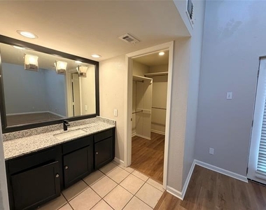 6808 Eastridge Drive - Photo Thumbnail 11