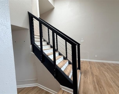 6808 Eastridge Drive - Photo Thumbnail 8