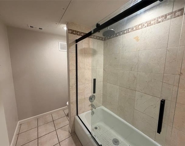 6808 Eastridge Drive - Photo Thumbnail 12