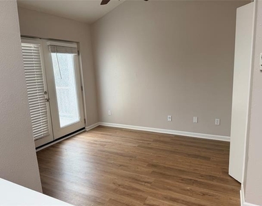 6808 Eastridge Drive - Photo Thumbnail 9