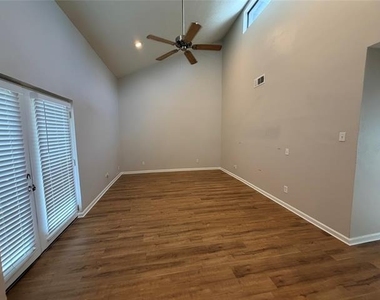 6808 Eastridge Drive - Photo Thumbnail 10
