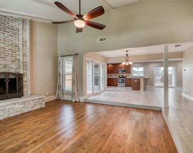 1817 Hemlock Drive - Photo Thumbnail 4