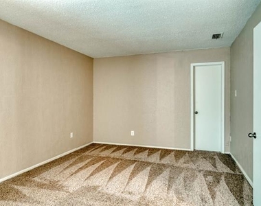 1817 Hemlock Drive - Photo Thumbnail 17