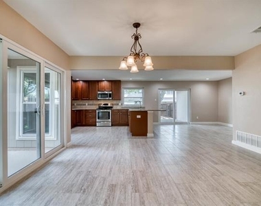 1817 Hemlock Drive - Photo Thumbnail 6