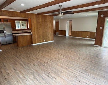 216 Randy Street - Photo Thumbnail 5
