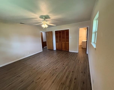216 Randy Street - Photo Thumbnail 13