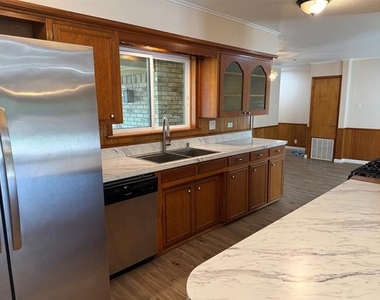 216 Randy Street - Photo Thumbnail 10