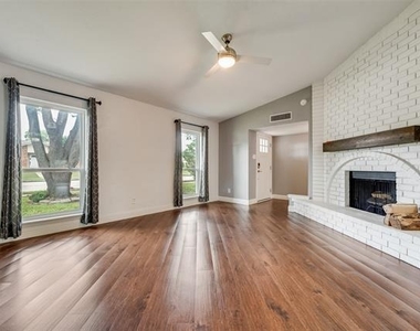 4924 Wagner Drive - Photo Thumbnail 5