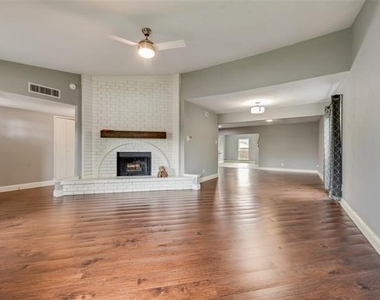 4924 Wagner Drive - Photo Thumbnail 6