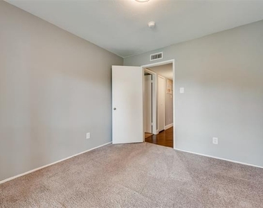 4924 Wagner Drive - Photo Thumbnail 18
