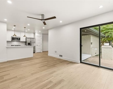 7537 Brentcove Circle - Photo Thumbnail 12